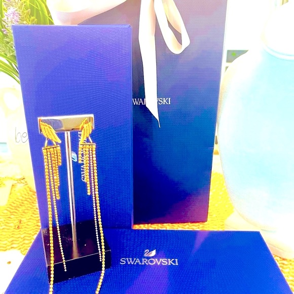 Swarovski Wonder Woman signature statement Earrings👸🏻🌟💫Check out Video - Picture 5 of 8